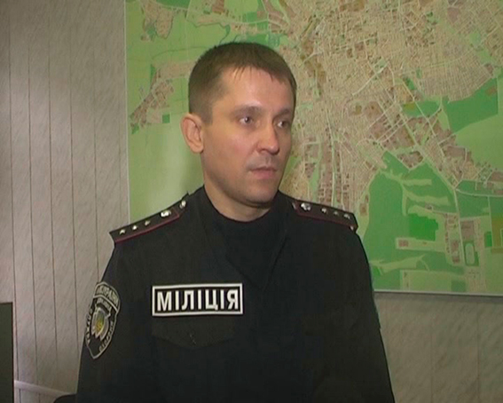 Луганские милиционеры тушили огонь на одежде пострадавших 